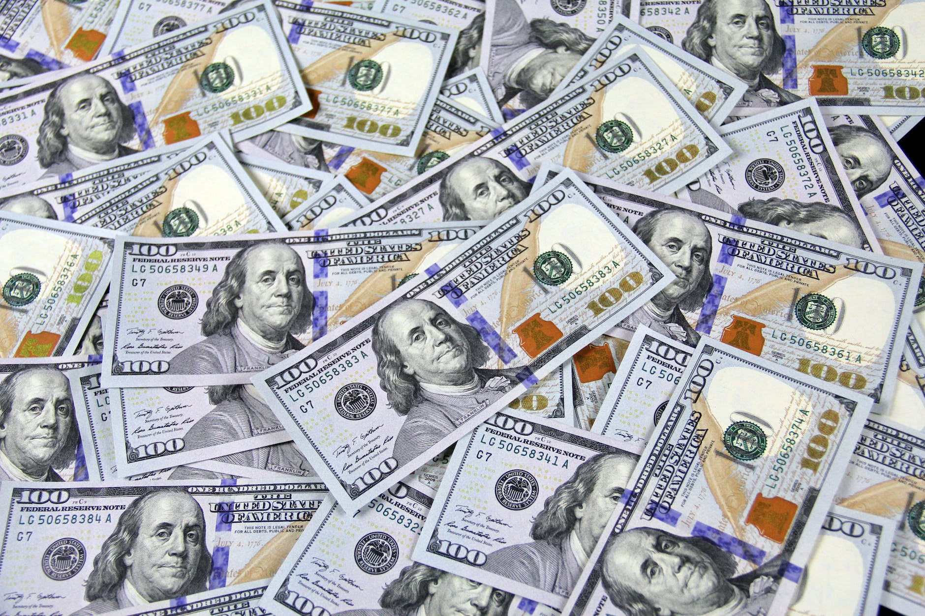 Cash vs Credit – The Battle Lines Are Drawn